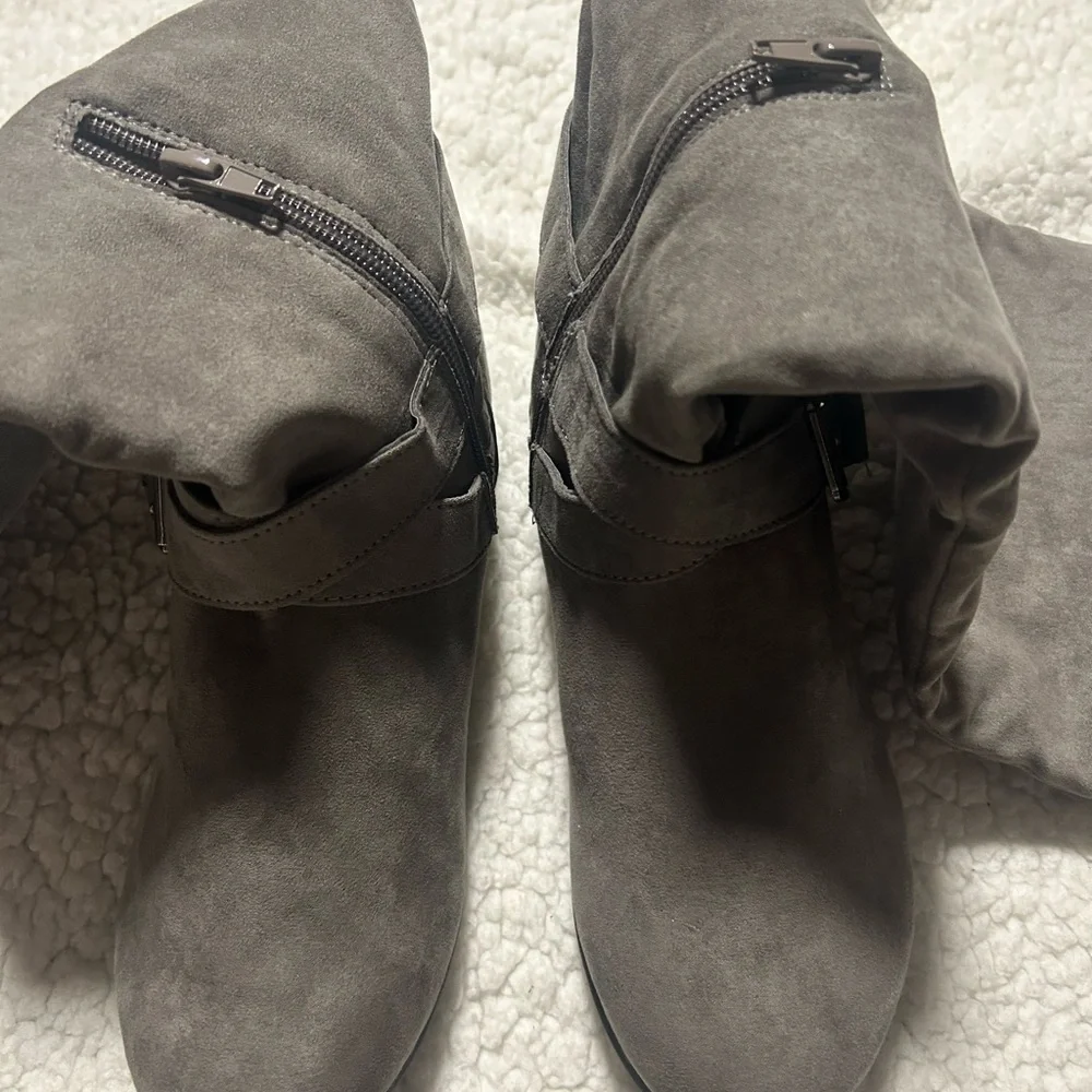 NEW WOT Rampage Stylish Gray Women's Boots - Picture 7 of 10